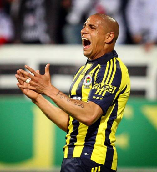 HLE与100T在英雄联盟S15赛事中的精彩对决