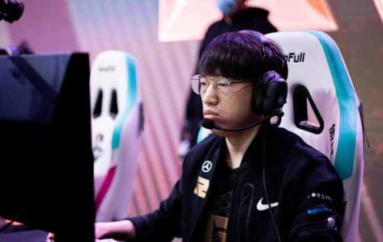 英雄联盟S15四分之一决赛全面解析：CFO对抗KT及AL挑战T1